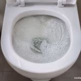 Чому булькає вода в унітазі при зливі